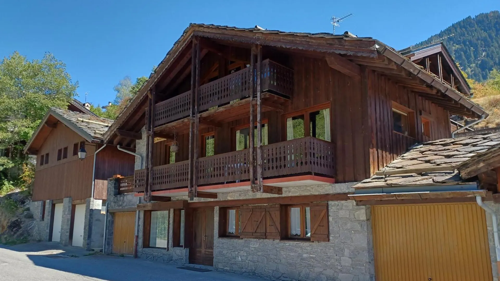 Magnifique Chalet Mistouflon contacts